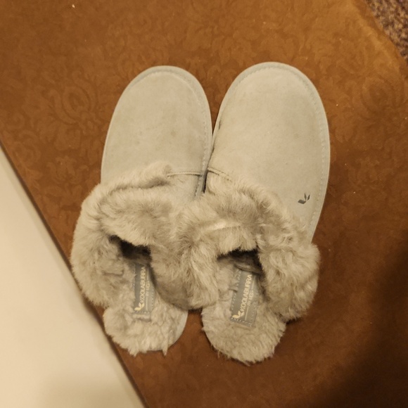 Koolaburra Ugg Slippers - Picture 2 of 4